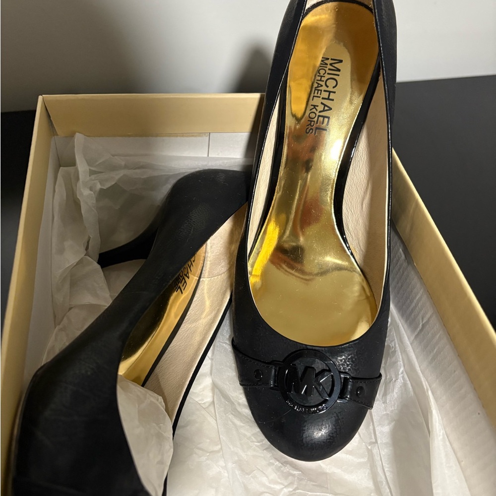 MICHAEL Michael Kors Black Heels with Glossy Finish